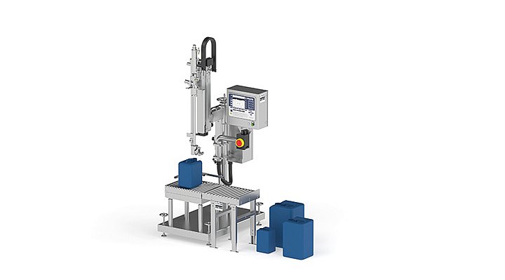 Die Abfüllanlage zeigt eine präzise Steuerungseinheit und ist bereit, Flüssigkeiten in die blauen Kanister zu füllen.