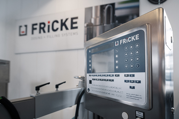 Abfüllanlage für präzise Abfüllprozesse in der Kosmetikindustrie.